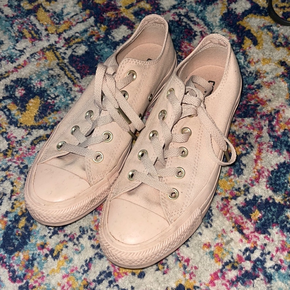 Dusty Rose Converse (barely worn) size 6